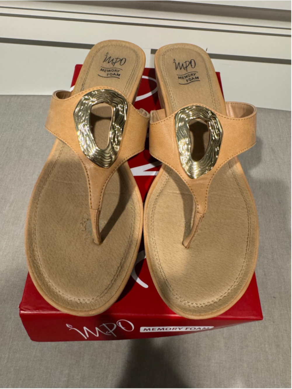 Women's Impo Wedge Thong Sandals Size 10 Beige Gold - Picture 2 of 13